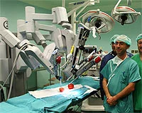 Gırtlaktaki tümörü bir robot çıkardı