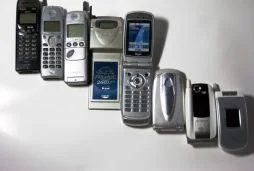 Güneş enerjisiyle şarz olan cep telefonu
