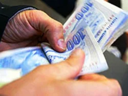 Kars'ta para yardımında izdiham