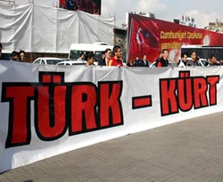 Kürt sanatçılardan açılıma destek çağrısı
