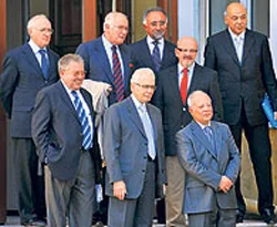 Mason üstadları, birbirine düştü