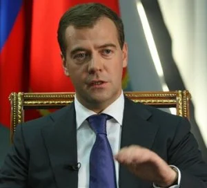 Medvedev'den İran'a yaptırım sinyali