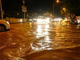 Meteoroloji'den 4 bölgeye sel uyarısı