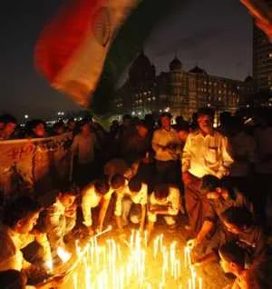 Mumbai'de ölenler anılıyor
