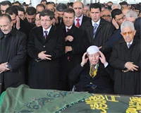 Recai Kutan'ın eşi toprağa verildi