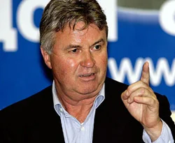 Rusya elendi, Hiddink Türkiye'ye!