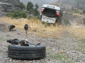 Şarampole uçan araçta 2 kişi öldü