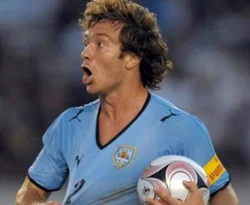 Uruguay finallere Lugano ile yaklaştı!