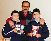 10 bin çocuk silah bıraktı, kitap kuşandı