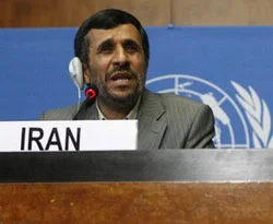 Ahmedinejad, Danimarka'ya gitti