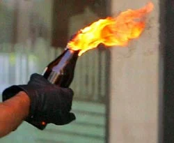 AK Parti Eruh binasına molotoflu saldırı