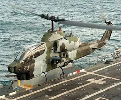 Askeri helikopter piste çakıldı