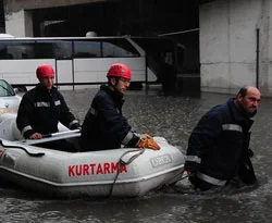Avrupa yakasında 52 ev ve iş yerini su bastı