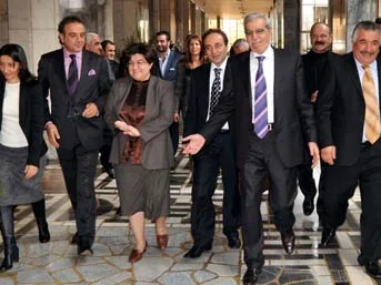 Aydınlar bir yol arıyor