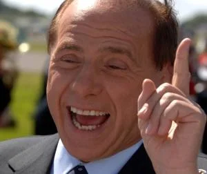 Berlusconi'ye yumruk