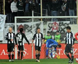 Beşiktaş'a Rüştü ve Hakan'dan kötü haber