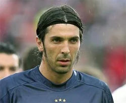 Buffon 1 ay sonra sahalarda