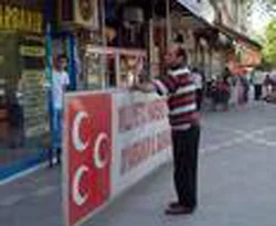 Çalınan MHP tabelası çöpte bulundu