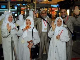 Cidde'de 3 gün mahsur kalan hacılar döndü