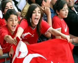 Dünden bugüne tribün sloganları