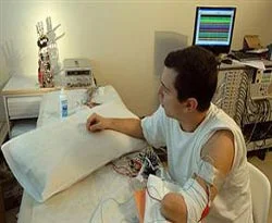 Düşünceyle hareket eden robot el başarılı