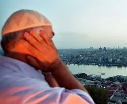 Ezanı duyan halk ağlamaya başladı