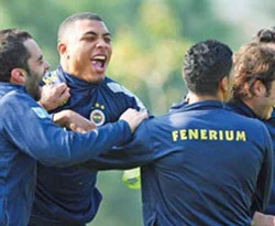 Fener'de iki futbolcu kadro dışı
