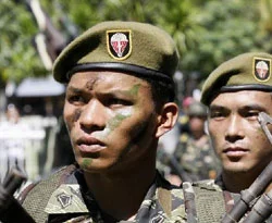 Filipinler'de sıkıyönetim bölgesinde çatışma