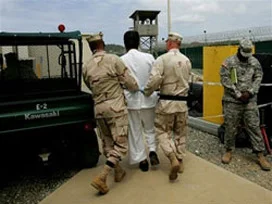 Guantanamo'dan 12 tutuklu gönderildi