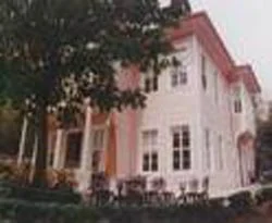 Gül'e Ahlat'ta köşk