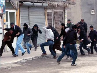 Hakkari'de polisi linçten DTP kurtardı!