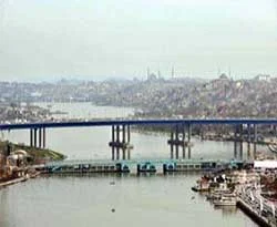Haliç geçişinde çelik kazıklar çakılıyor