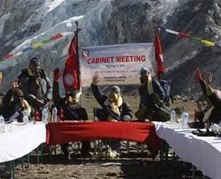 Himalayalar'da kabine toplantısı..!
