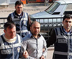 Hırsızlık zanlısı nikah masasında yakalandı