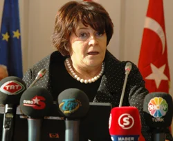 'Holdingler medyayı kullanıyor'