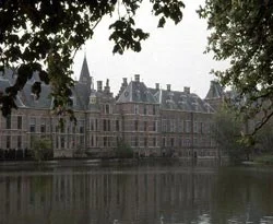 Hollanda meclisinden İsviçre'ye minare dersi