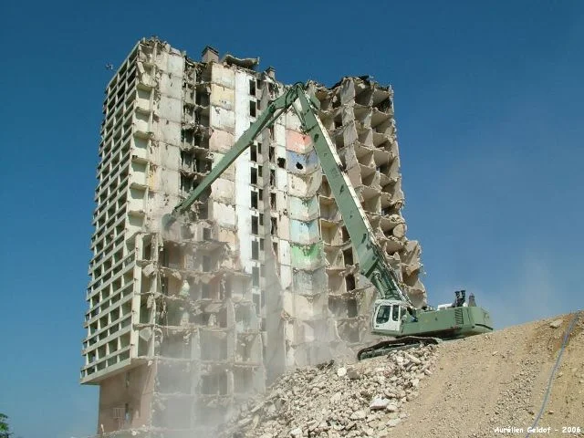 İşgal topraklarındaki kaçak yapıları yıkılıyor