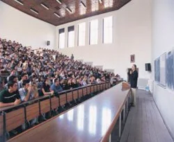 İÜ'ye "akıllı sınıf"