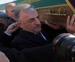 Karayalçın annesine veda etti
