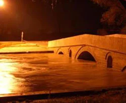 Komşu baraj kapaklarını açtı, Tunca Nehri taştı