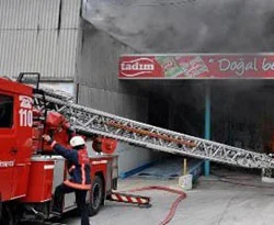 Kuruyemiş devi Tadım'ın deposu yanıyor