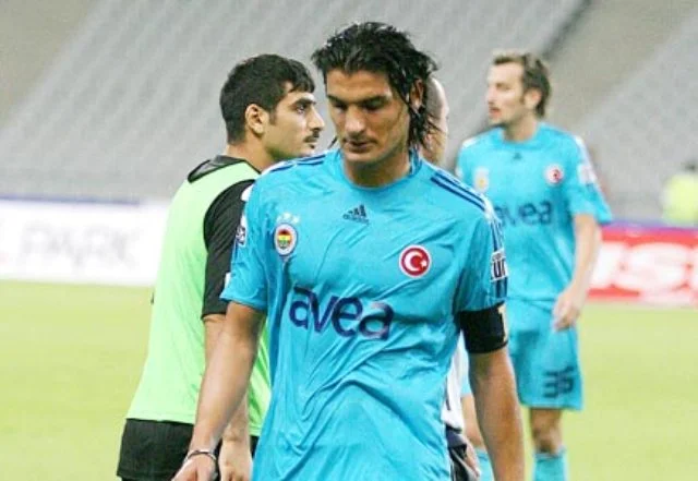 Önder Fenerbahçe'yle yollarını ayırdı
