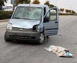 Otomobilin çarptığı çocuk öldü