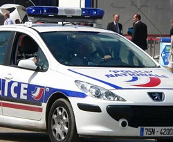 Polisler, hırsızlık yaparken yakalandı