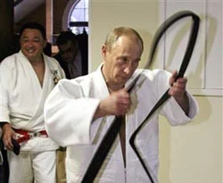 Putin tuttuğunu devirdi