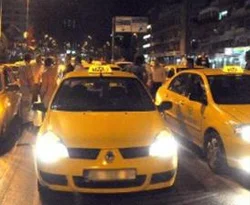Taksicinin boğazını kesip aracını gasp ettiler