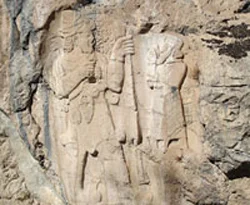 Tarihi kabartma hedef tahtası oldu