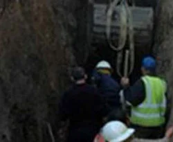 Tarsus'ta göçük altında kalan 2 işçi kurtarıldı