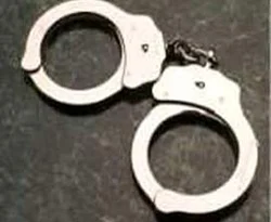 Üzerine sinen koku yakalattı