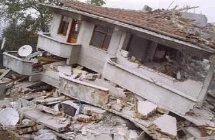 3 evde ağır hasar